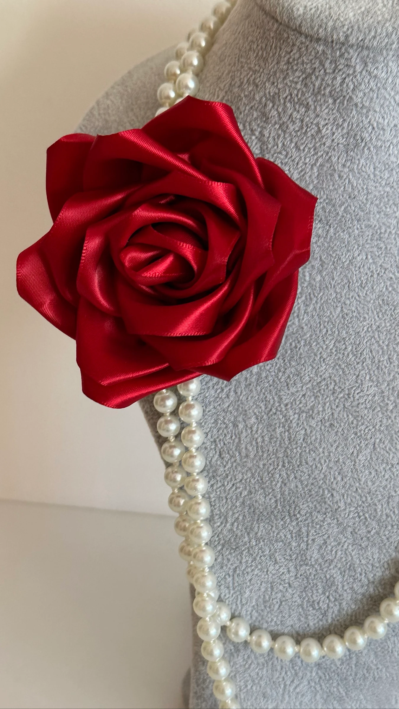 Necklace with rose and pearls – photo 2